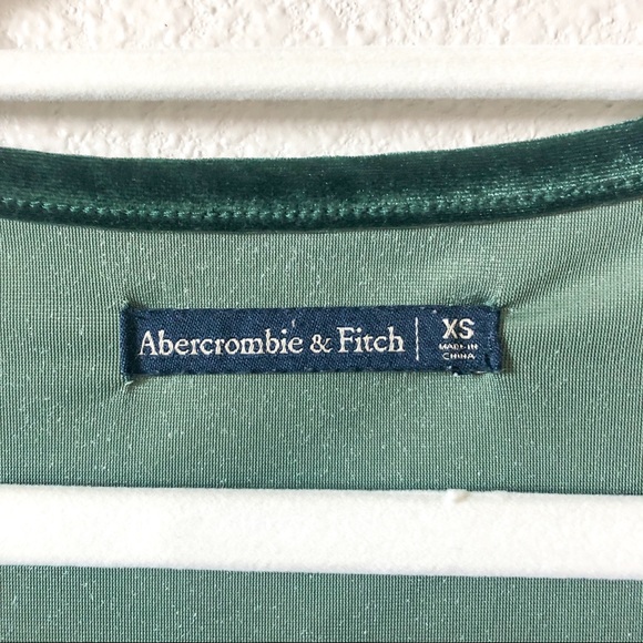 Green Velvet Crop Top - Picture 3 of 4